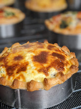 Cargar imagen en el visor de la galería, Quiche de Poro y Bacon
